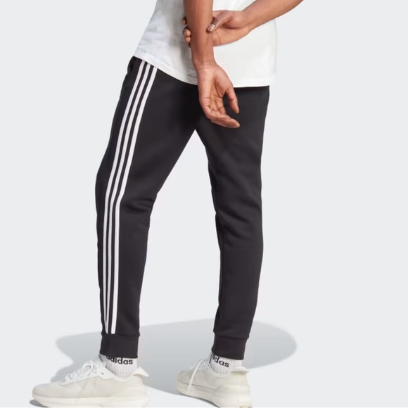 💛 bundle $20- ESSENTIALS FLEECE 3-STRIPES TAPERED CUFF PANTS - Picture 2 of 9